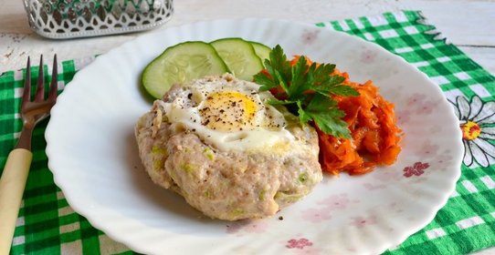 Свиной шницель с сыром и яйцом в мультиварке