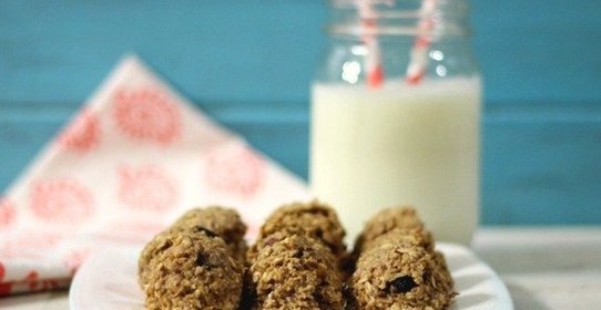 Миндальное печенье с бананом и клюквой