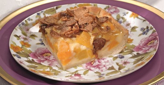 Пирог с персиками и мюсли
