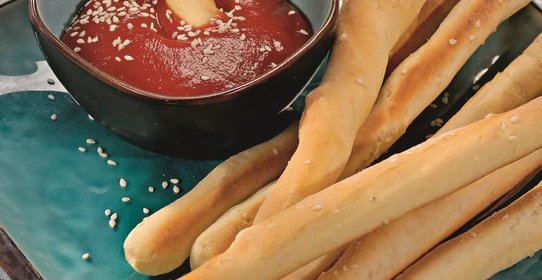 Хлебные палочки с паприкой и кунжутом