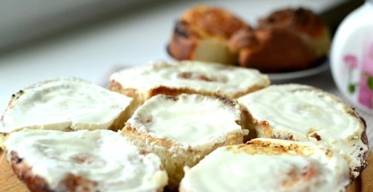 Булочки с творогом в сметанной заливке