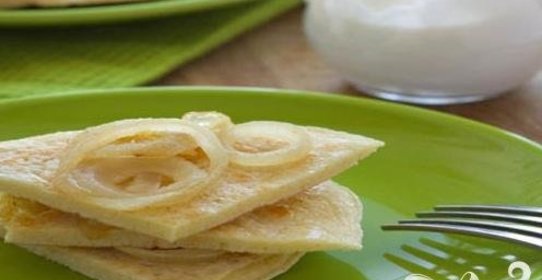 Гороховые блины с луком