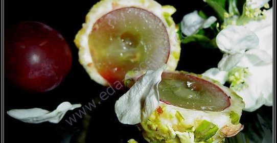 Канапе с сыром и виноградом