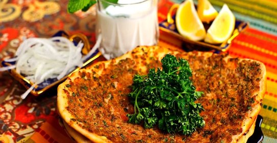 Турецкая пицца Лахмакун
