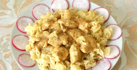 Куриная грудка в сырном соусе