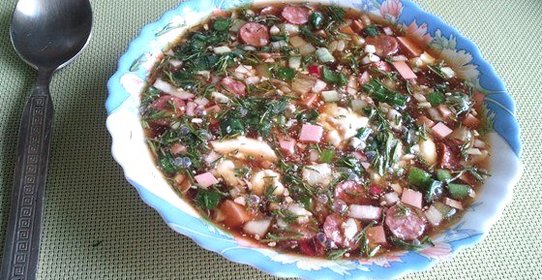 Окрошка на квасе с охотничьими колбасками