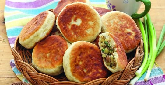 Жареные пирожки с баклажанами и мясом
