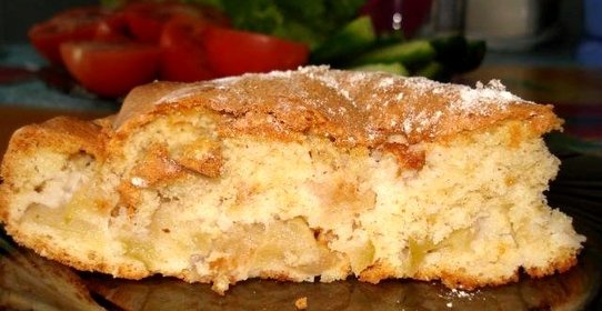 Ореховый пирог с бананом и грушей