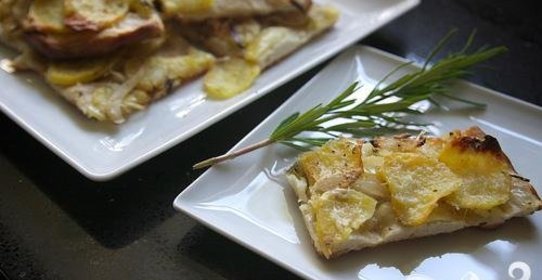 Картофельная пицца с розмарином