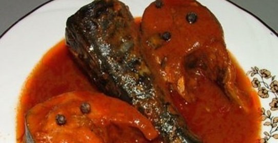 Жареная рыба в томатном соусе