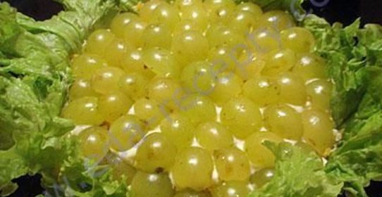 Салат Тиффани с виноградом орехами и курицей