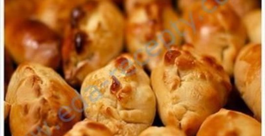 Дрожжевые пирожки с яблоками и бананом