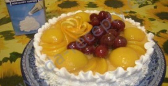 Торт бисквитный с фруктами