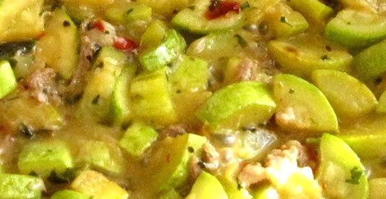 Овощное рагу с курицей и грибами