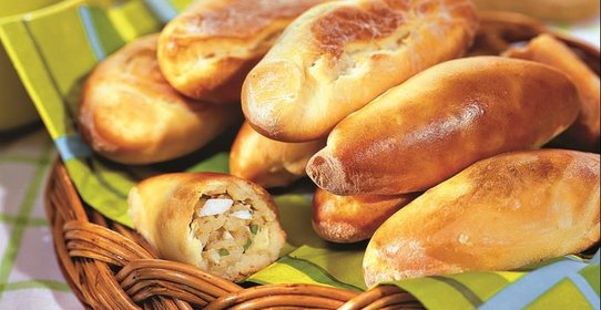 Пирожки из дрожжевого теста с рисовой начинкой