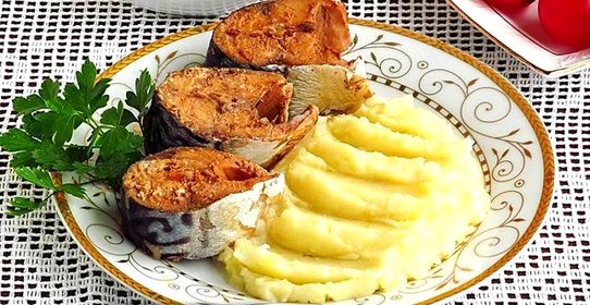 Скумбрия, тушёная в чае