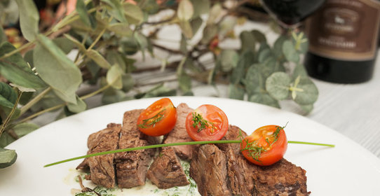 Филе миньон со шпинатным соусом