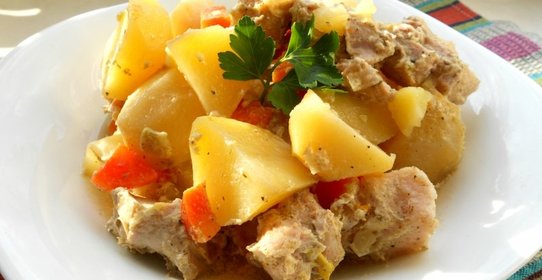 Картофель со свининой запеченный в рукаве