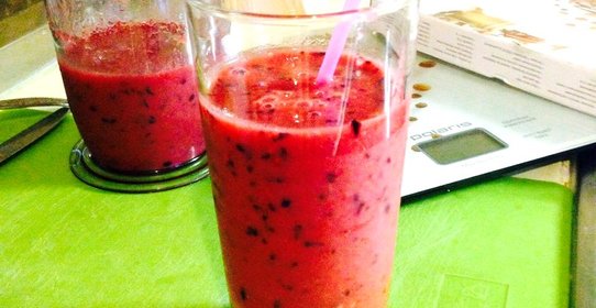 Витаминный коктейль с ягодами