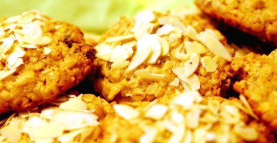 Овсяное печенье с изюмом и яблоком