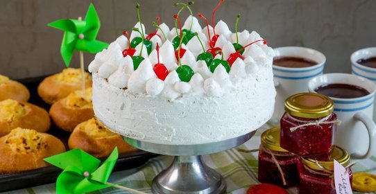 Торт со взбитыми сливками