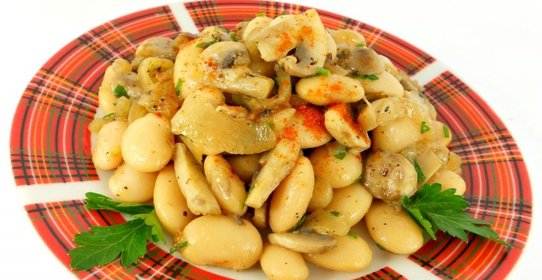 Салат с фасолью и грибами