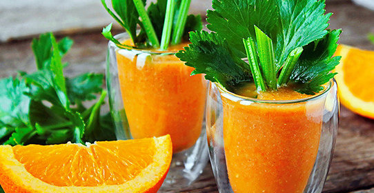Детокс-коктейль с сельдереем и апельсином