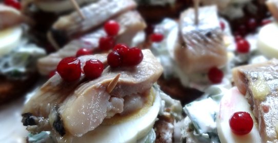 Сельдь, маринованная в винном соусе, по‑исландски