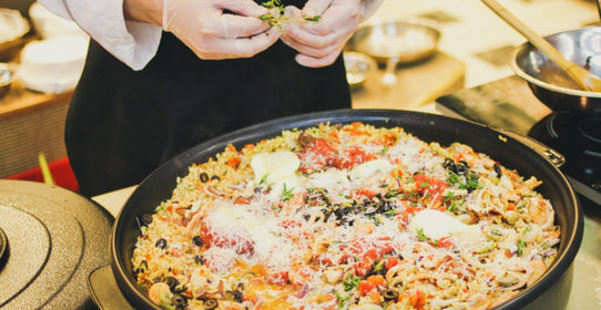 Шафрановая паэлья с дарами моря