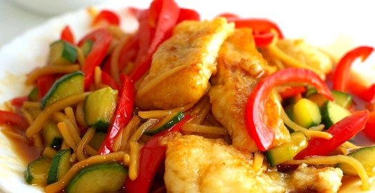 Тушеная рыба с овощами