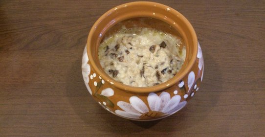 Овсяная каша с черносливом в горшочке