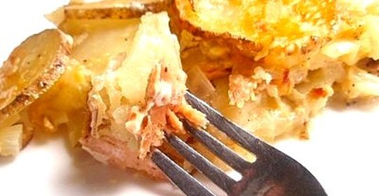 Горбуша, запеченная с картофелем