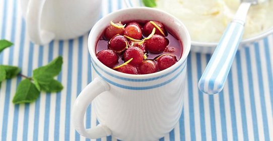 Припущенный в вине виноград с маскарпоне