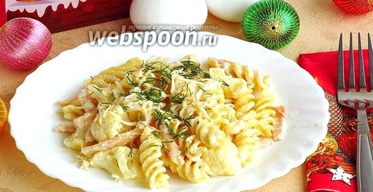 Паста в соусе из цветной капусты и ветчины