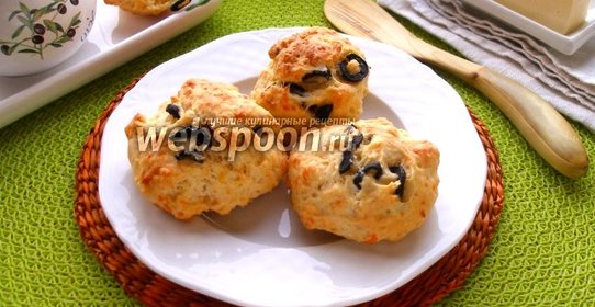Сырные булочки с маслинами