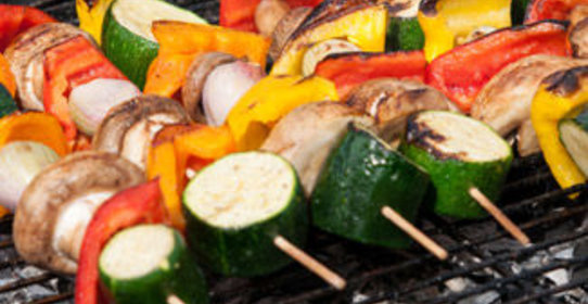 Овощи и шампиньоны барбекю в маринаде из соевого соуса Kikkoman