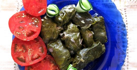 Долма из свежих листьев винограда