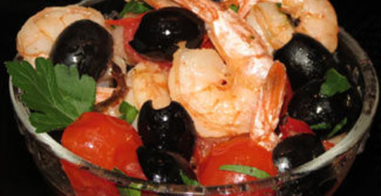 Теплый салат - Креветки с оливками и Черри