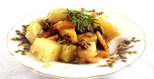 Запеченный картофель с сушеными грибами