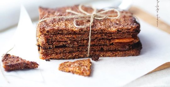 Ароматные слойки с курагой и гвоздикой