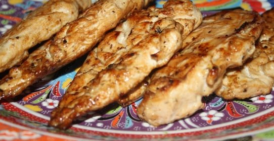 Куриные грудки-гриль на мангале в соево-лимонном маринаде