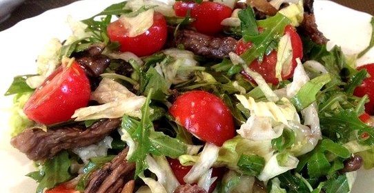 Салат с телятиной и рукколой