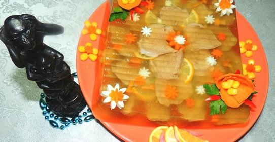 Заливное из телячьих языков с маринованными опятами