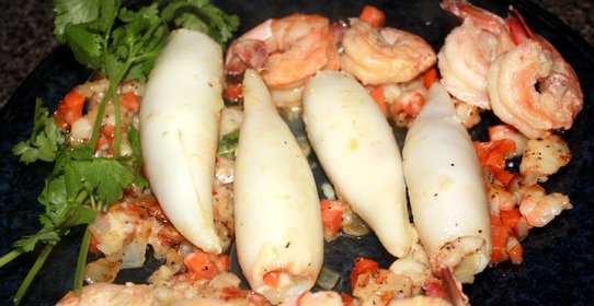 Дары Нептуна (фаршированные кальмары)