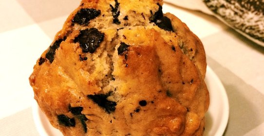 Маффины с кусочками шоколада в медовом сиропе