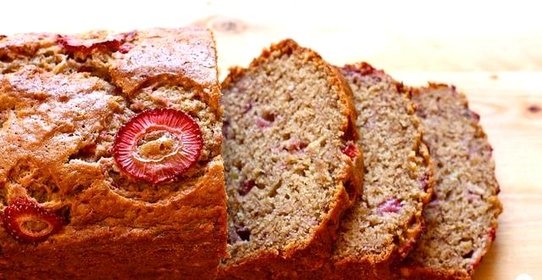 Бананово-клубничный хлеб