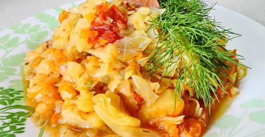 Солянка из капусты с сосисками в мультиварке