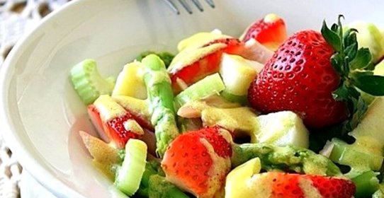 Салат из спаржи и курицы