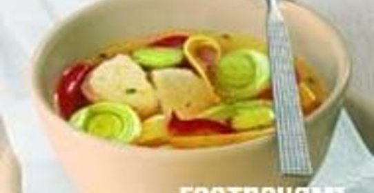 Лапша с карри, пореем и курицей