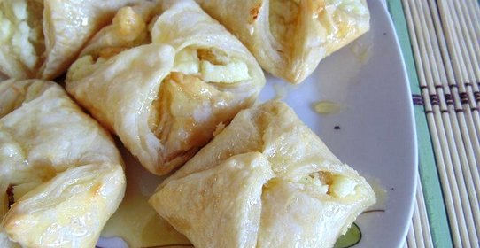 Медовые слойки с творогом